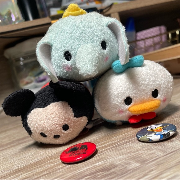 Cute Disney TsumTsum & pins ❤️💙🖤 - Picture 1 of 6